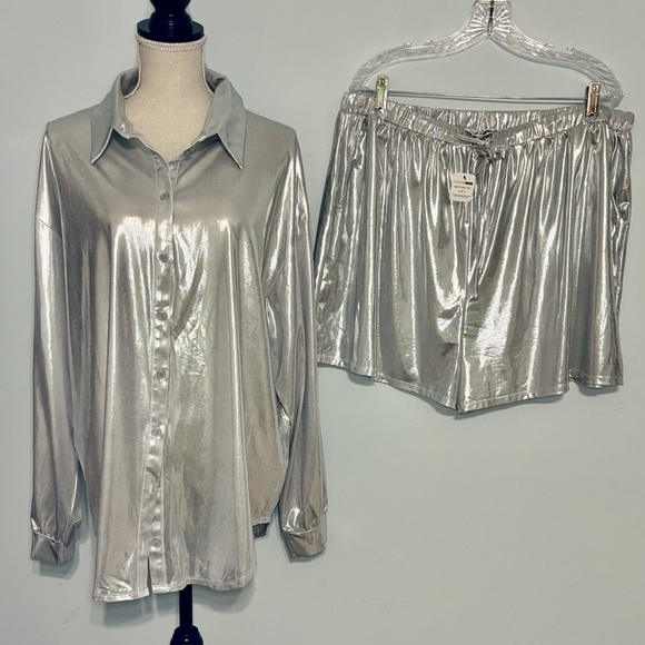 Fashion Nova Shiny Silver Set Shorts and Blouse Top Concert Outfit Size 2XL - Picture 1 of 12